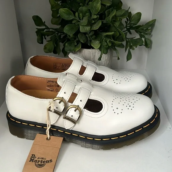 Dr. Martens Women's 8065 Mary Jane - Picture 1 of 11